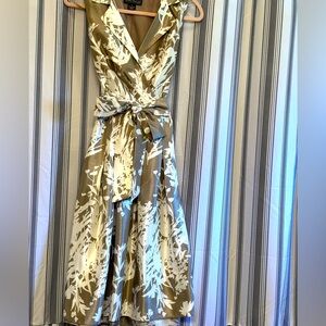 Jessica Howard Floral Midi Dress with Belt | Size 8 | Gray/Taupe & Cream